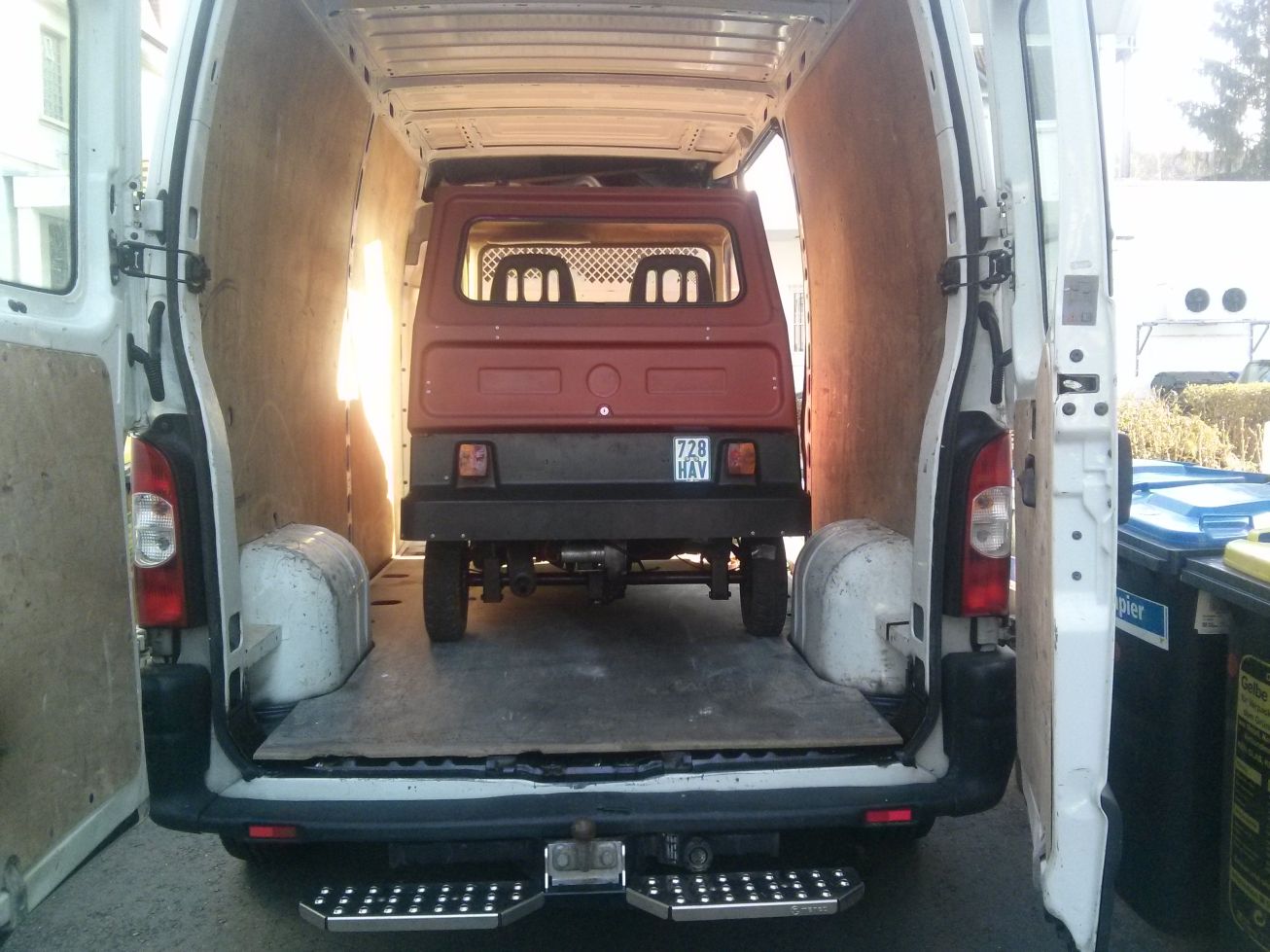 transport den haben wir zu zweit hinein gehoben grins