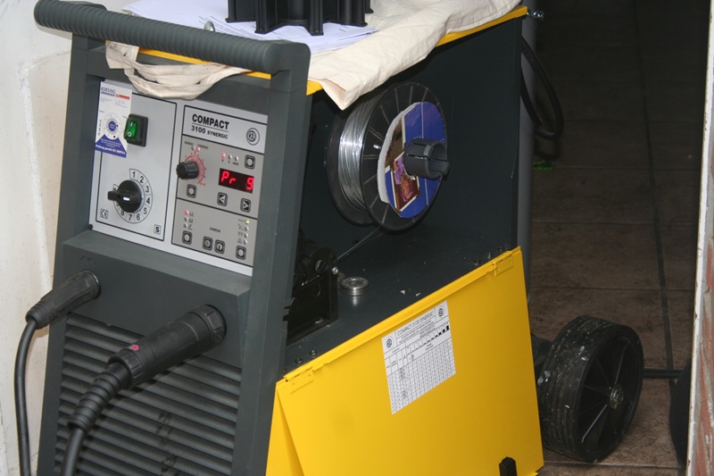 MIG Schweißgerät Compact 3100 Synergic.JPG
